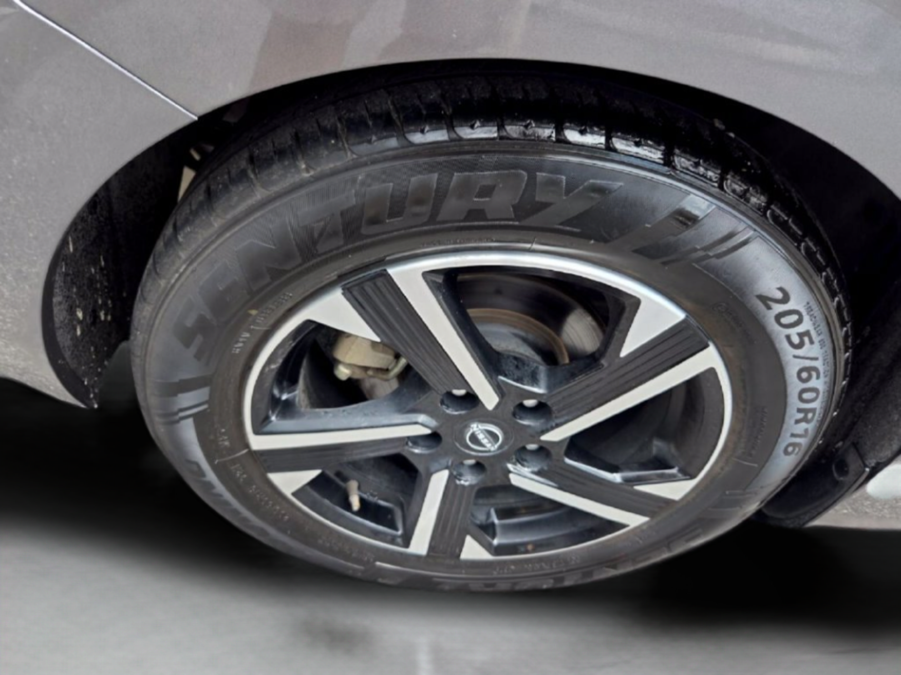 Used 2024 Nissan Sentra SV FWD image 33