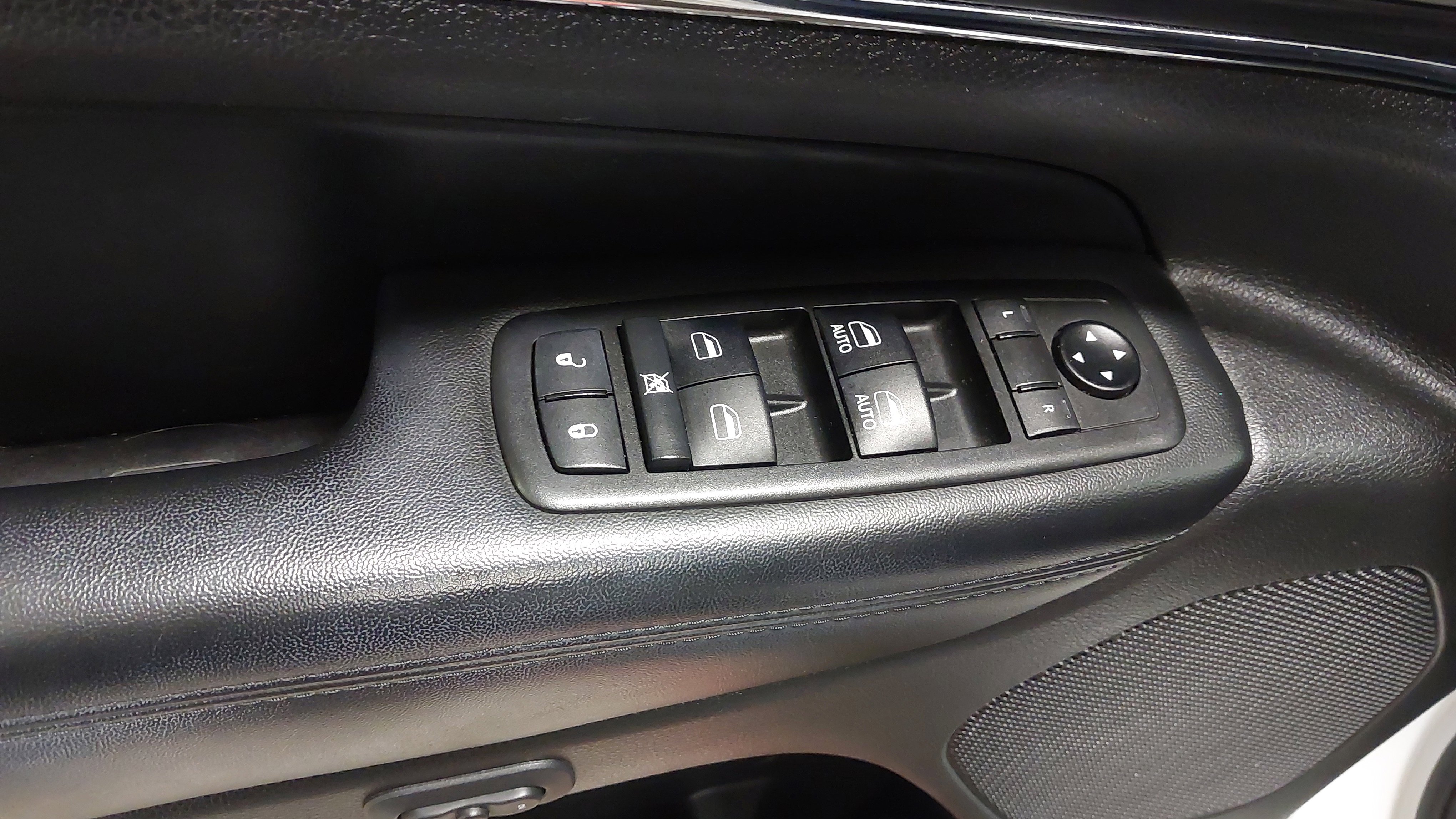 Used 2019 Jeep Grand Cherokee Limited AWD/4WD image 25