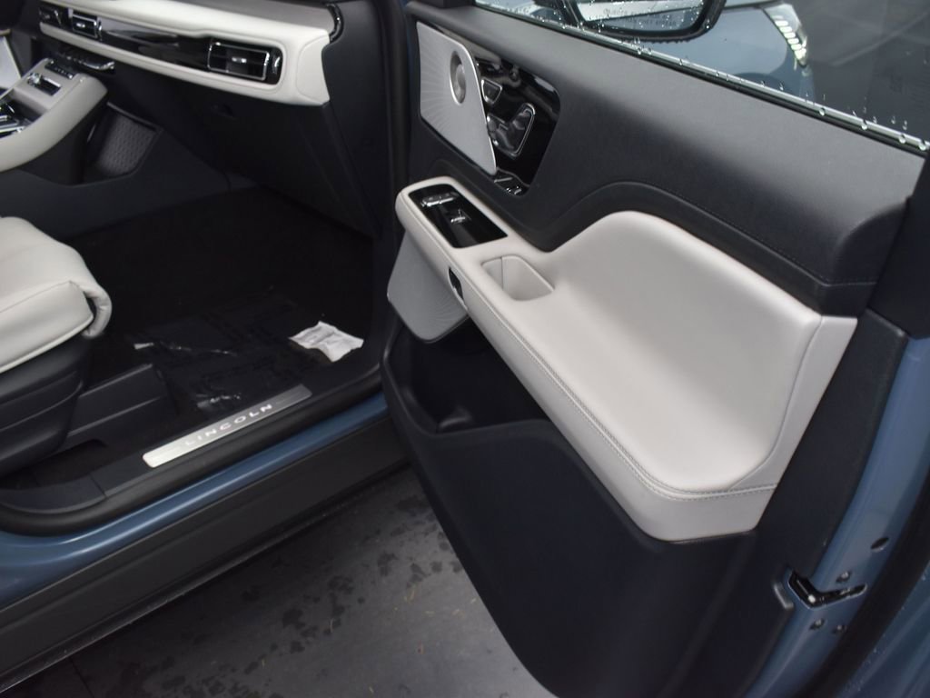 New 2026 Lincoln Aviator Reserve w/ Luxury Package image 17
