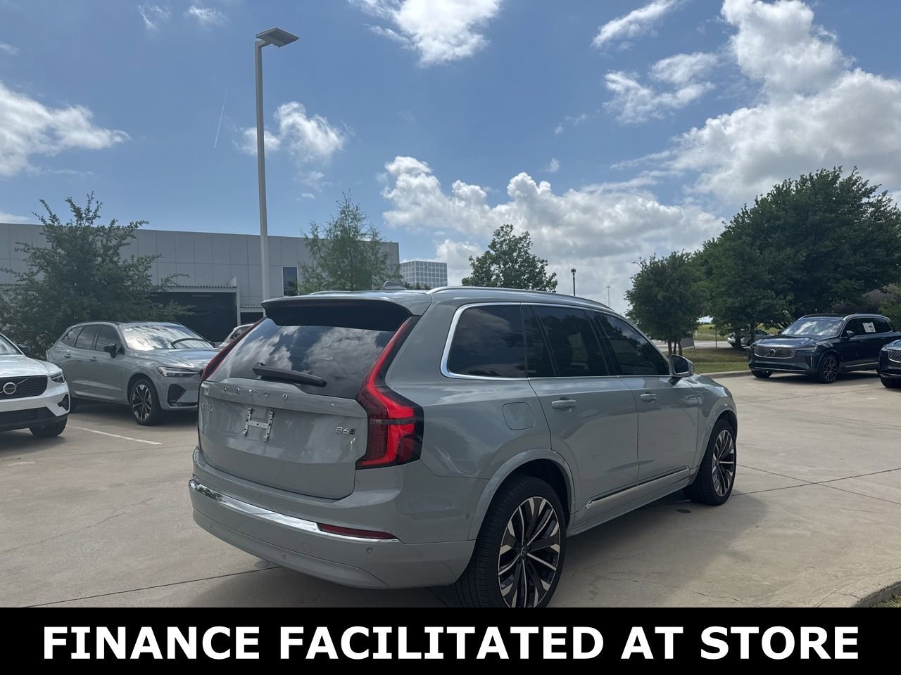 Certified 2025 Volvo XC90 B6 Plus image 5