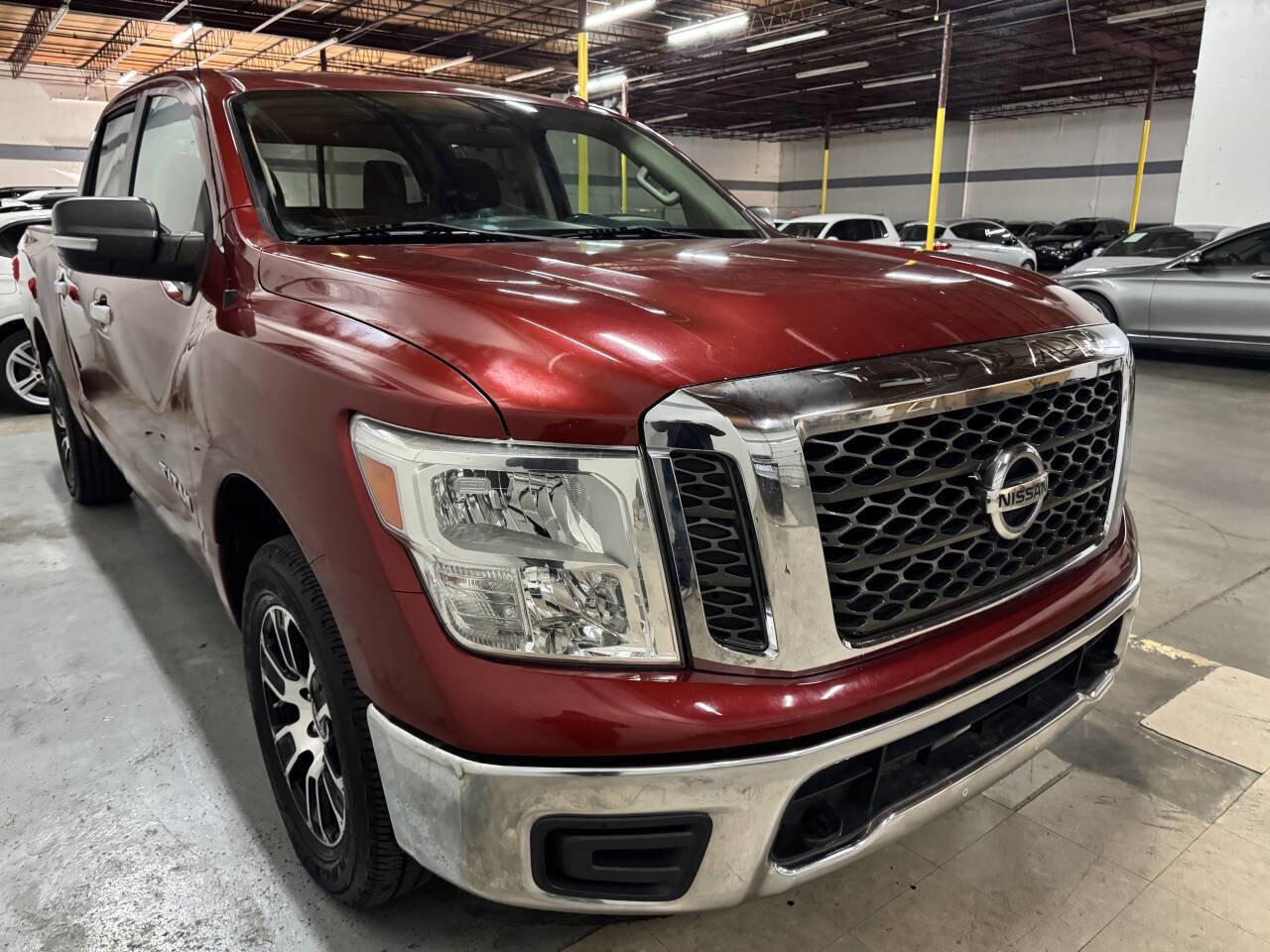 Used 2018 Nissan Titan SV AWD/4WD image 11