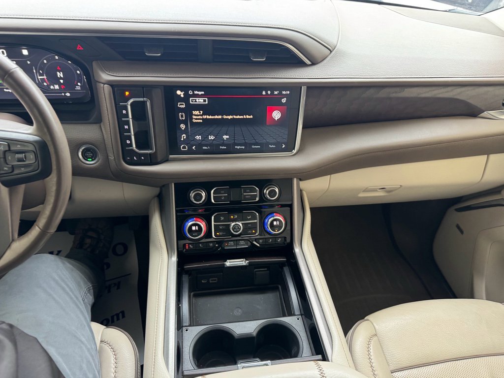 Used 2022 GMC Yukon XL Denali w/ Denali Reserve Package AWD/4WD image 19
