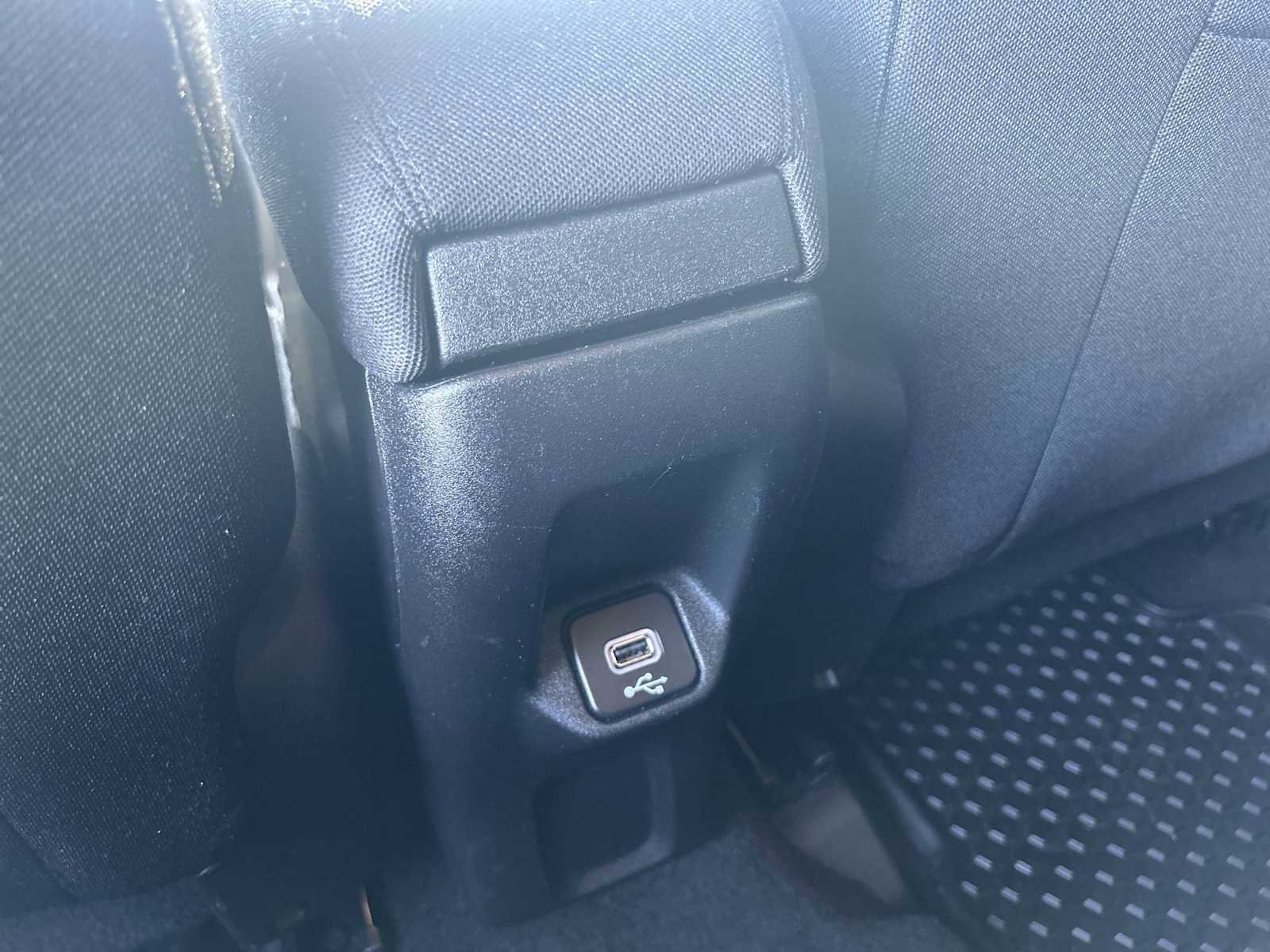 Used 2020 Jeep Renegade Latitude w/ Cold Weather Group image 19