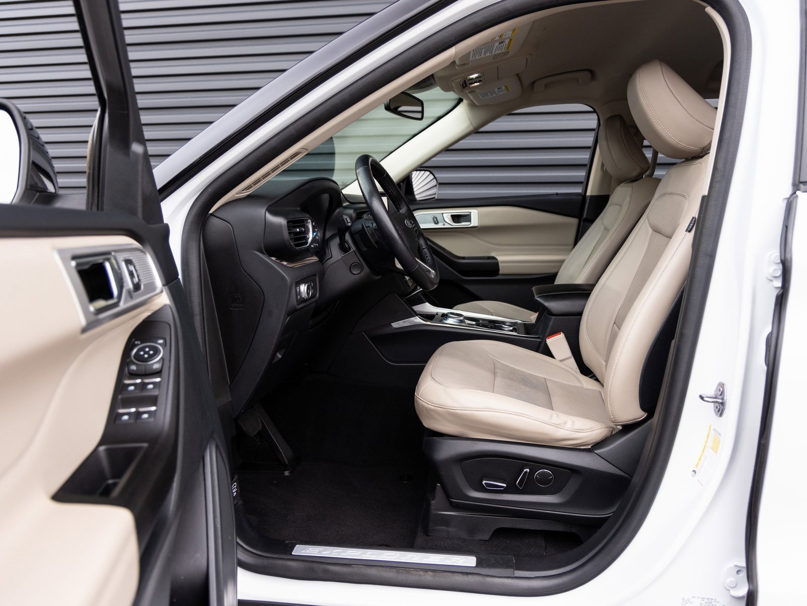 Used 2020 Ford Explorer Limited w/ Hybrid Equipment Group 310A image 22