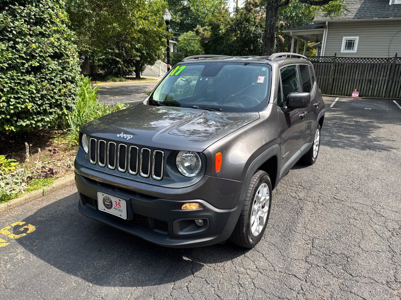Used 2017 Jeep Renegade Latitude AWD/4WD image 3