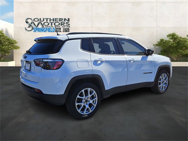Used 2025 Jeep Compass Latitude w/ Altitude Special Edition image 5