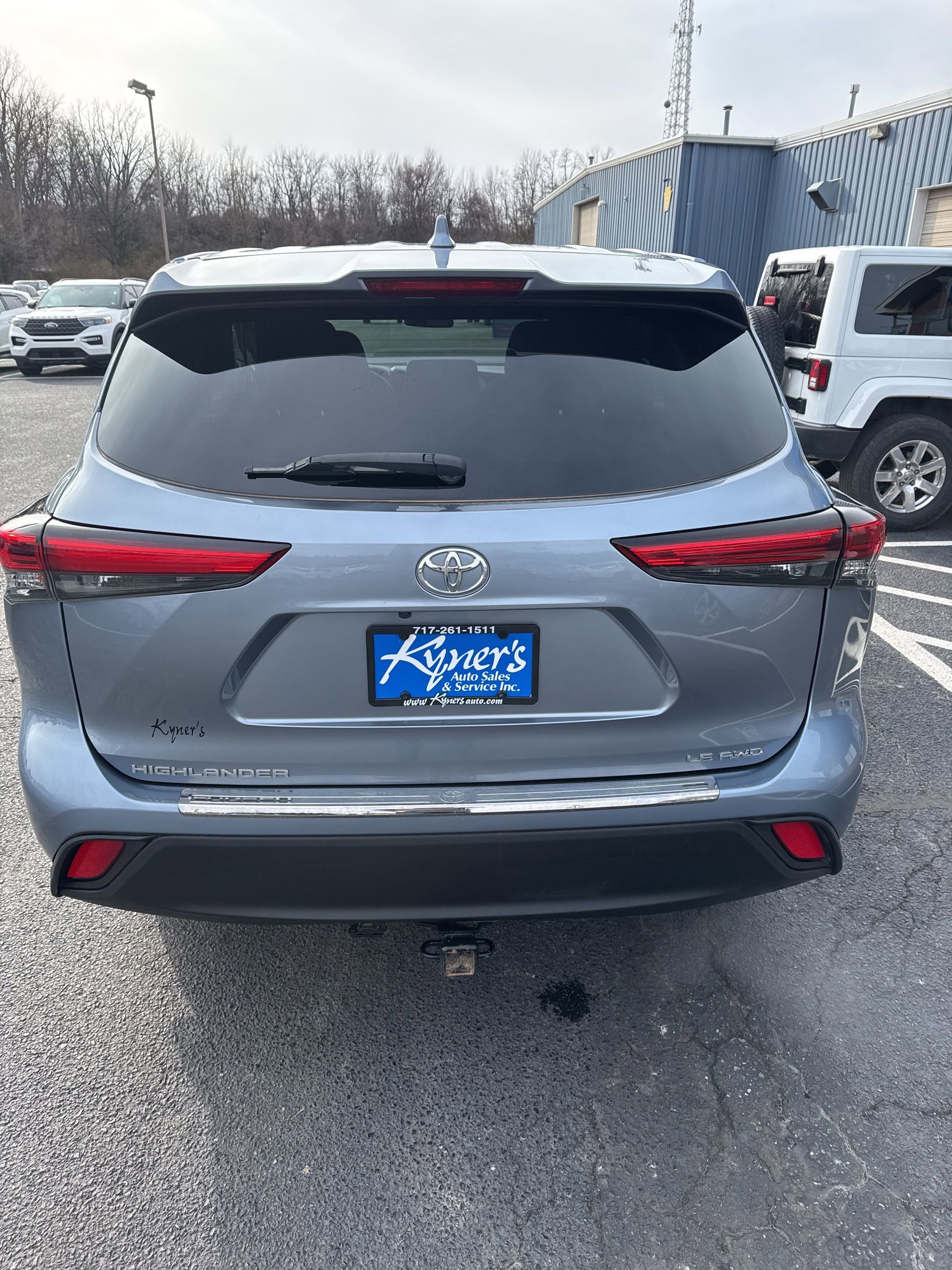 Used 2021 Toyota Highlander LE AWD/4WD image 6