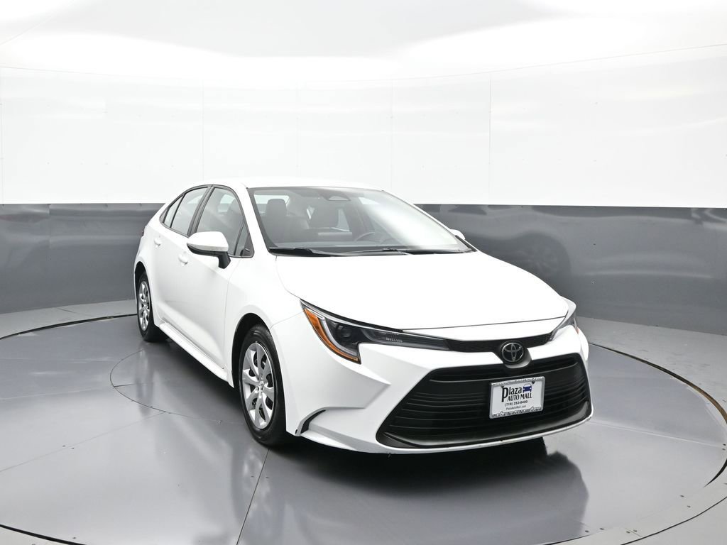 Certified 2025 Toyota Corolla LE image 3