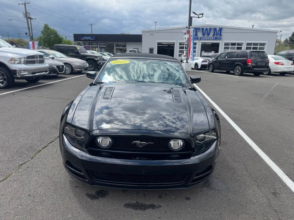 Used 2013 Ford Mustang GT Premium w/ Electronics Pkg RWD image 2