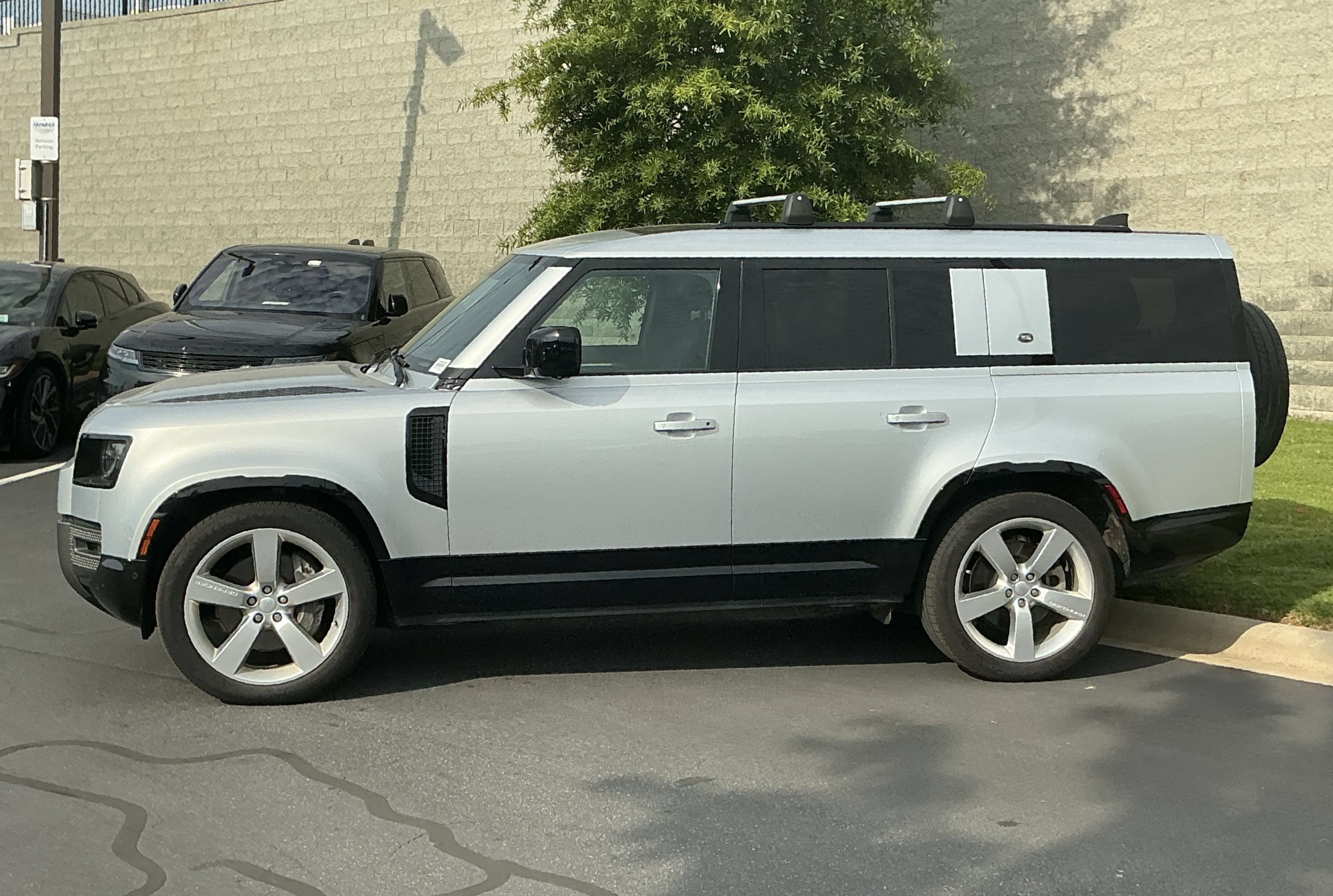 Certified 2023 Land Rover Defender 130 X-Dynamic SE AWD/4WD image 4