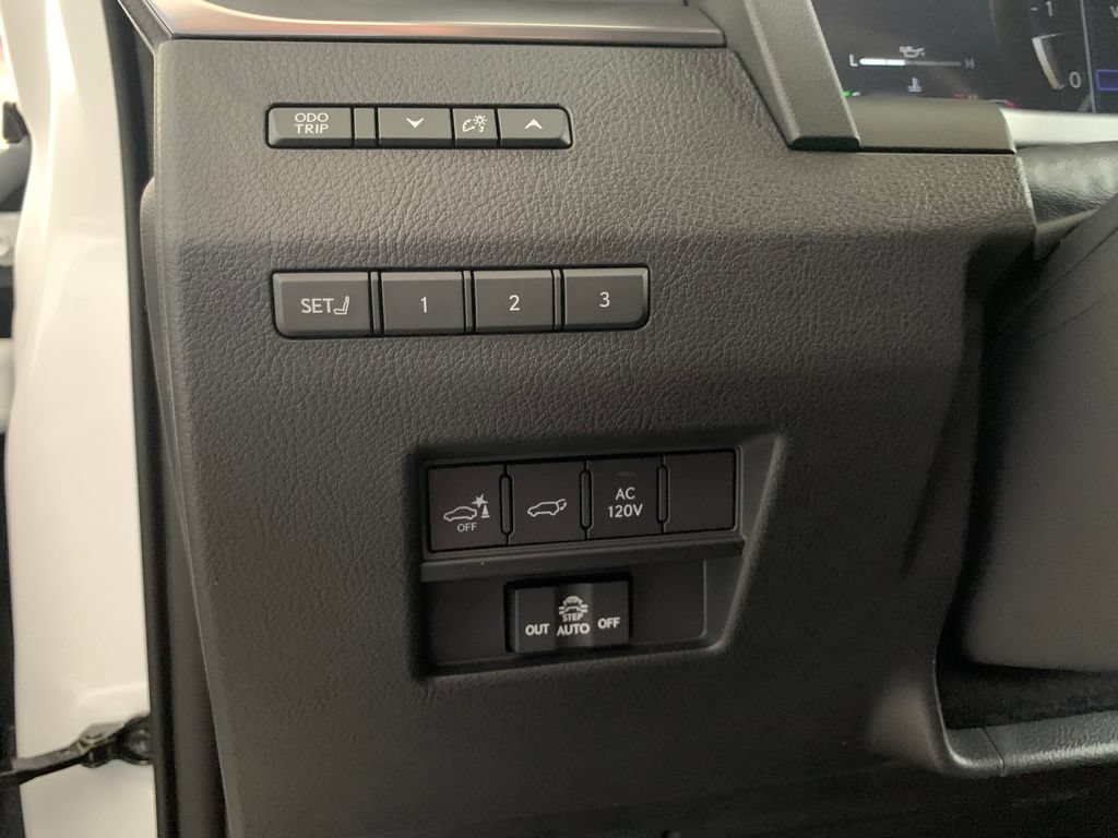 Used 2026 Lexus GX 550 w/ Accessory Package (2T) AWD/4WD image 15