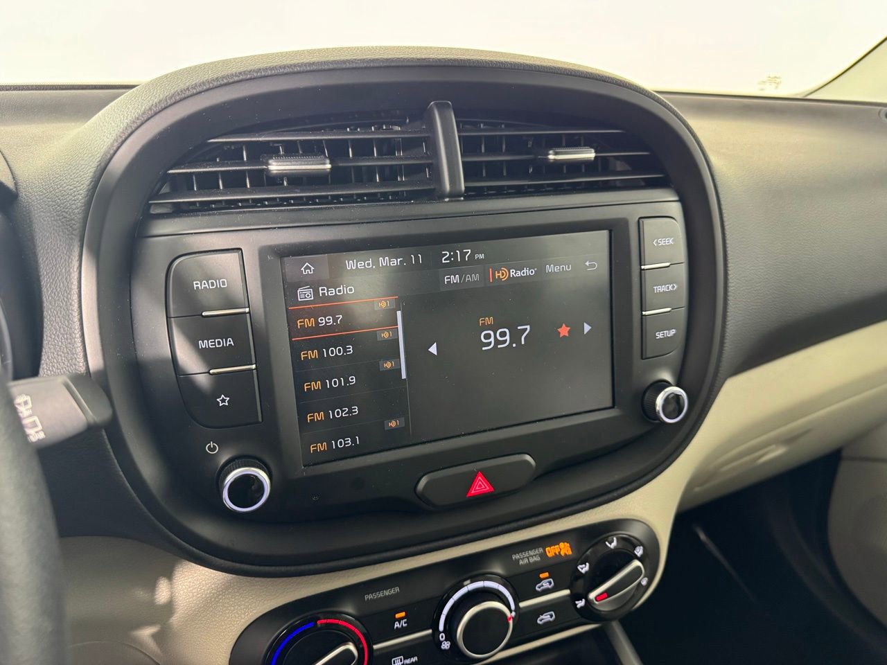 Used 2025 Kia Soul LX image 16