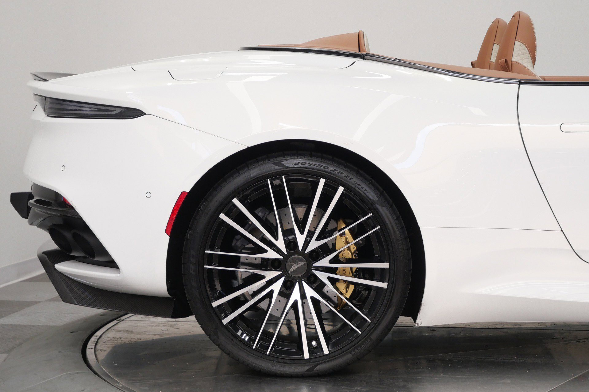 Used 2022 Aston Martin DBS Superleggera Volante RWD image 56