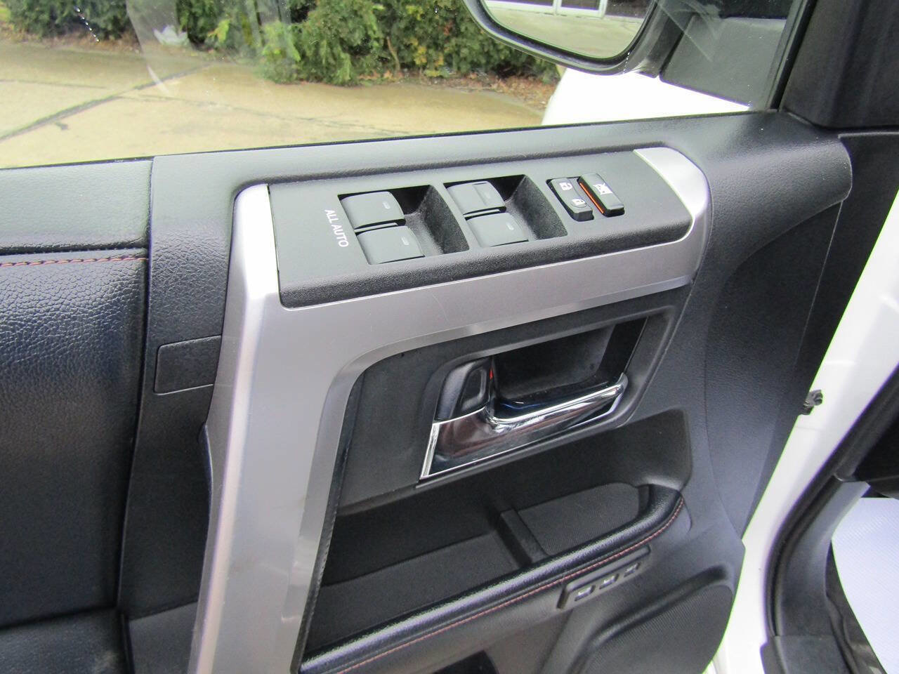 Used 2019 Toyota 4Runner Limited image 9