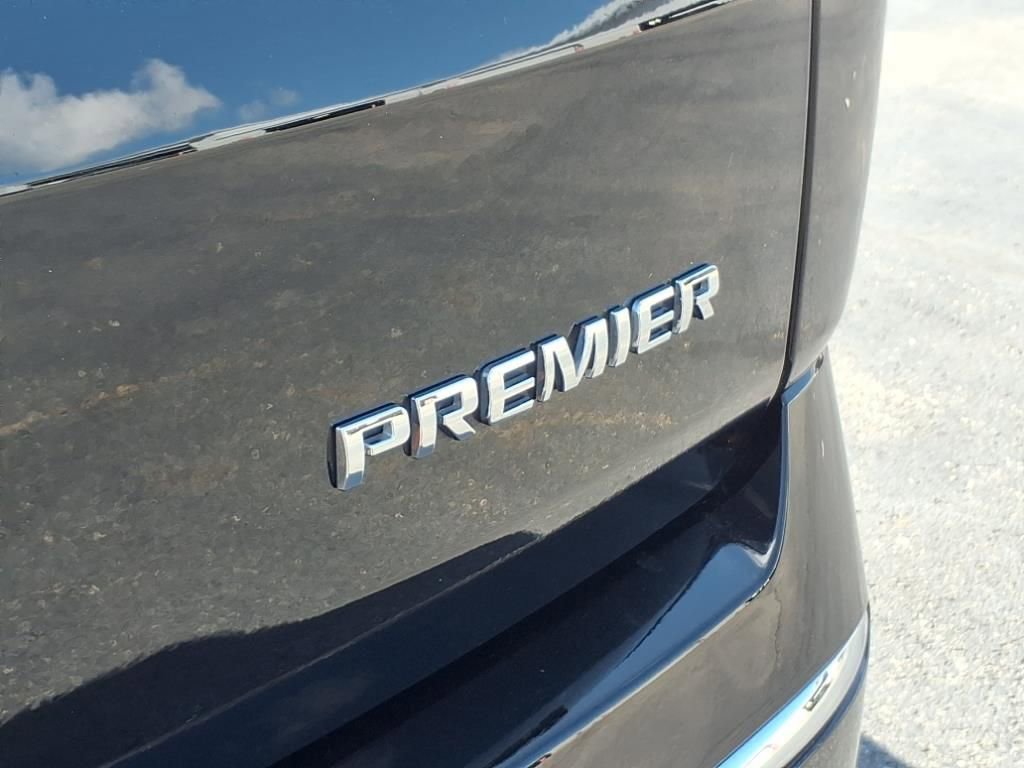 Used 2022 Chevrolet Traverse Premier image 24