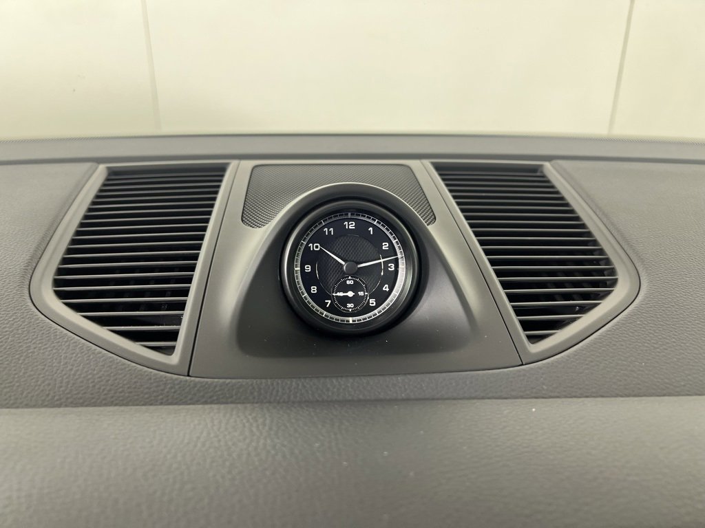 Certified 2025 Porsche Macan image 31