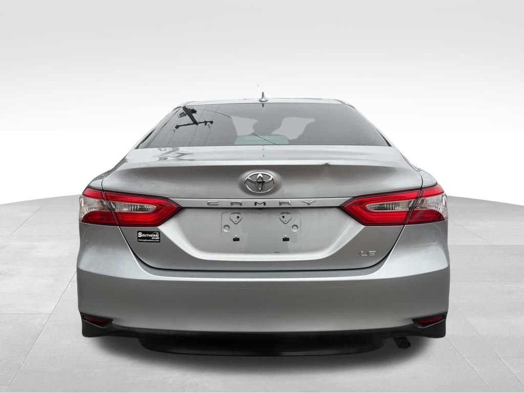 Used 2019 Toyota Camry LE image 4