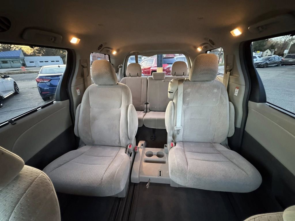 Used 2015 Toyota Sienna LE image 13