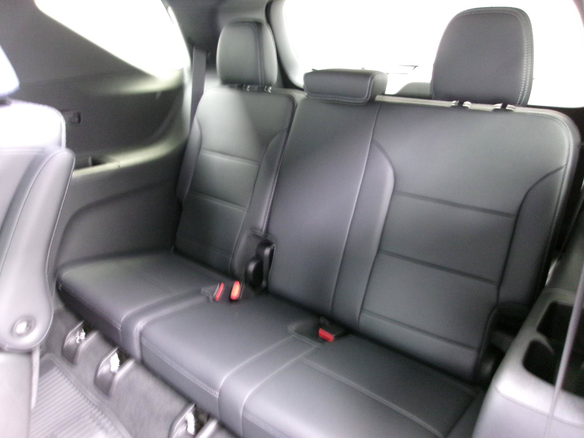 New 2027 Chevrolet Traverse LT w/ Driver Confidence Package FWD image 11
