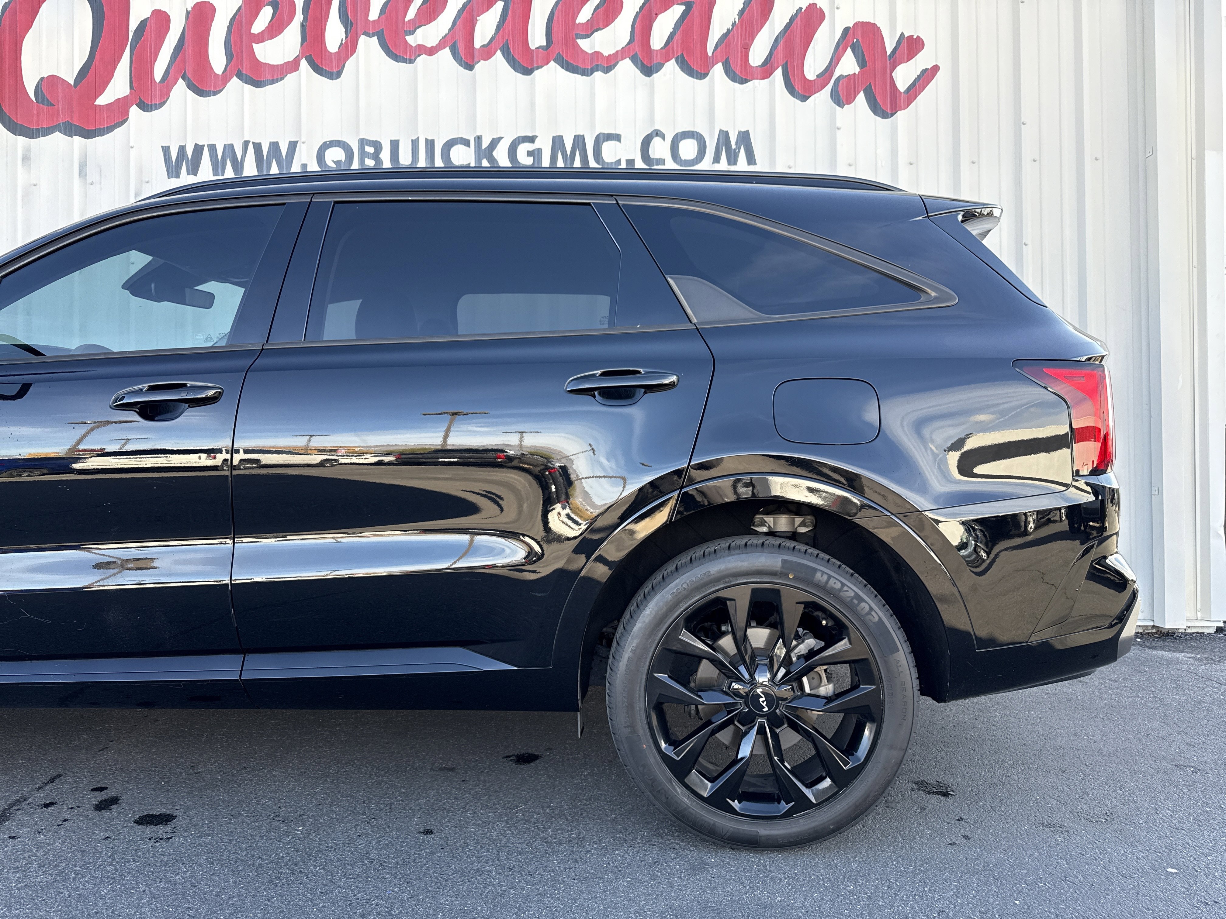 Used 2023 Kia Sorento SX image 2