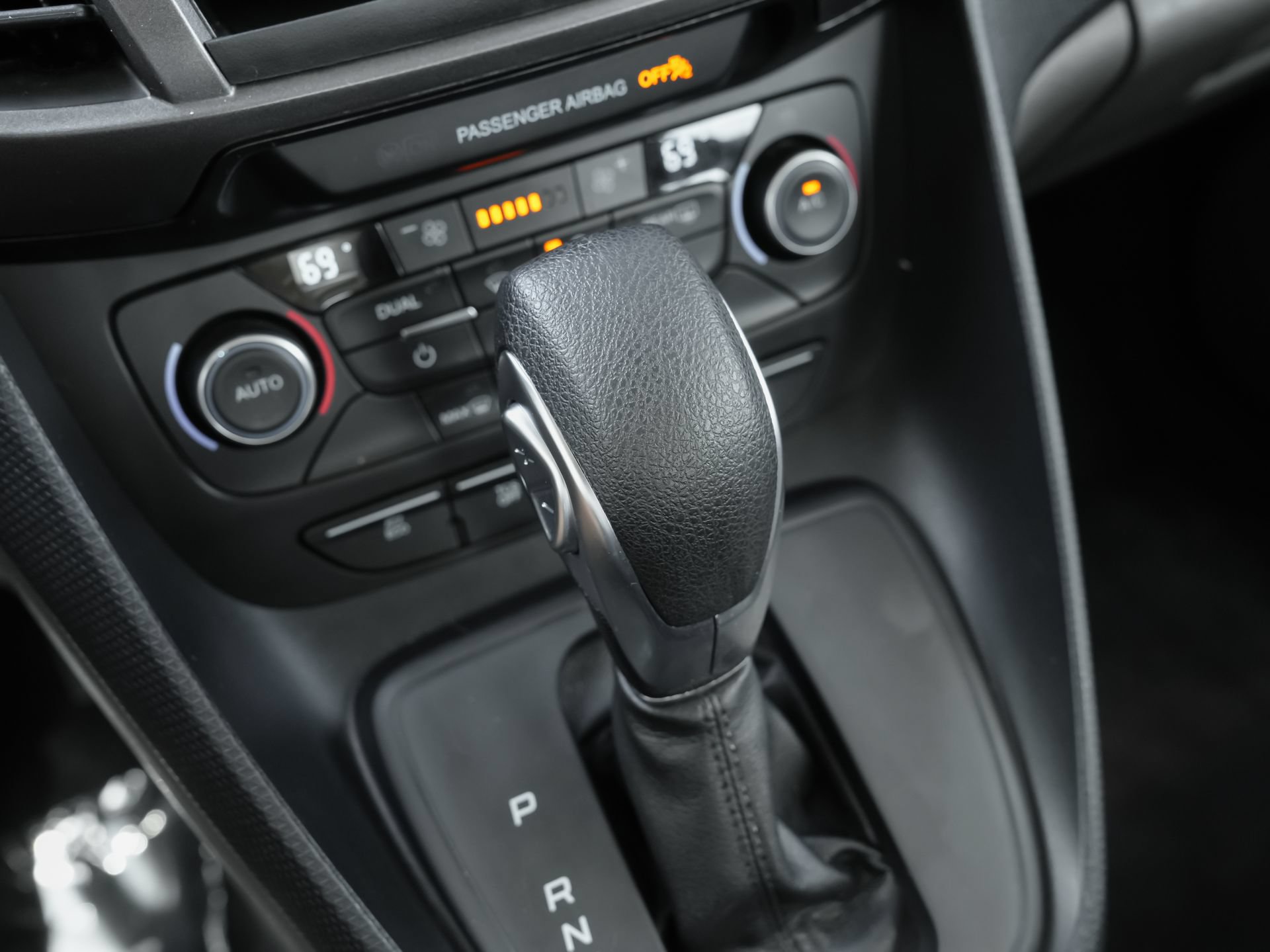 Used 2023 Ford Transit Connect XL FWD image 16