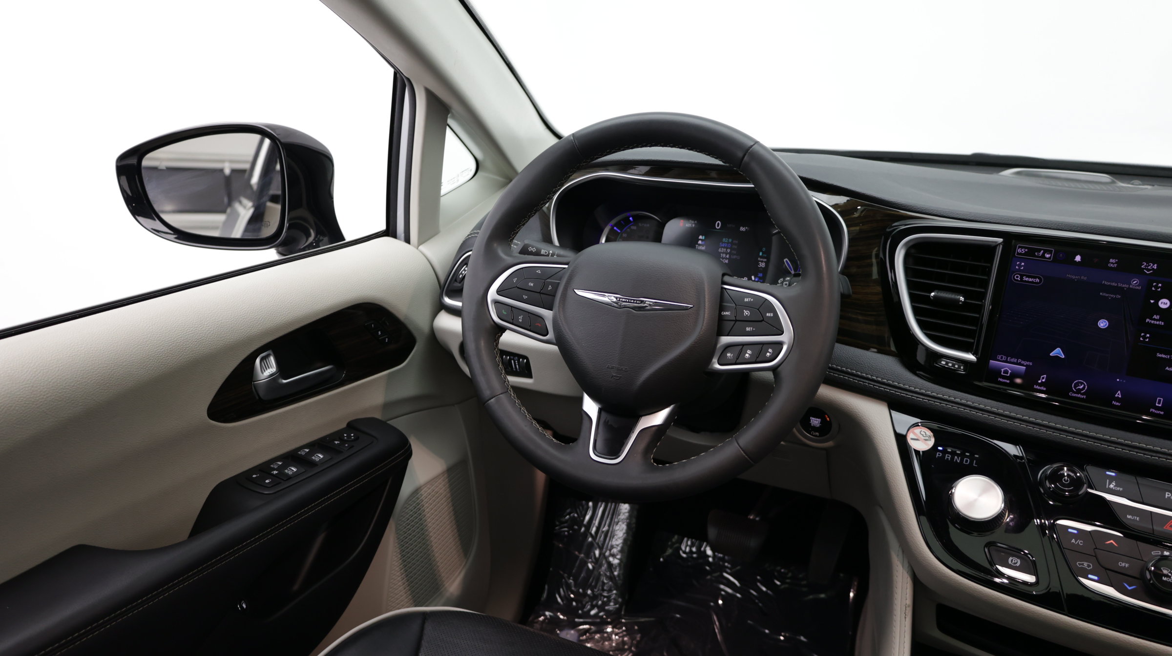 Used 2023 Chrysler Pacifica Limited FWD image 32