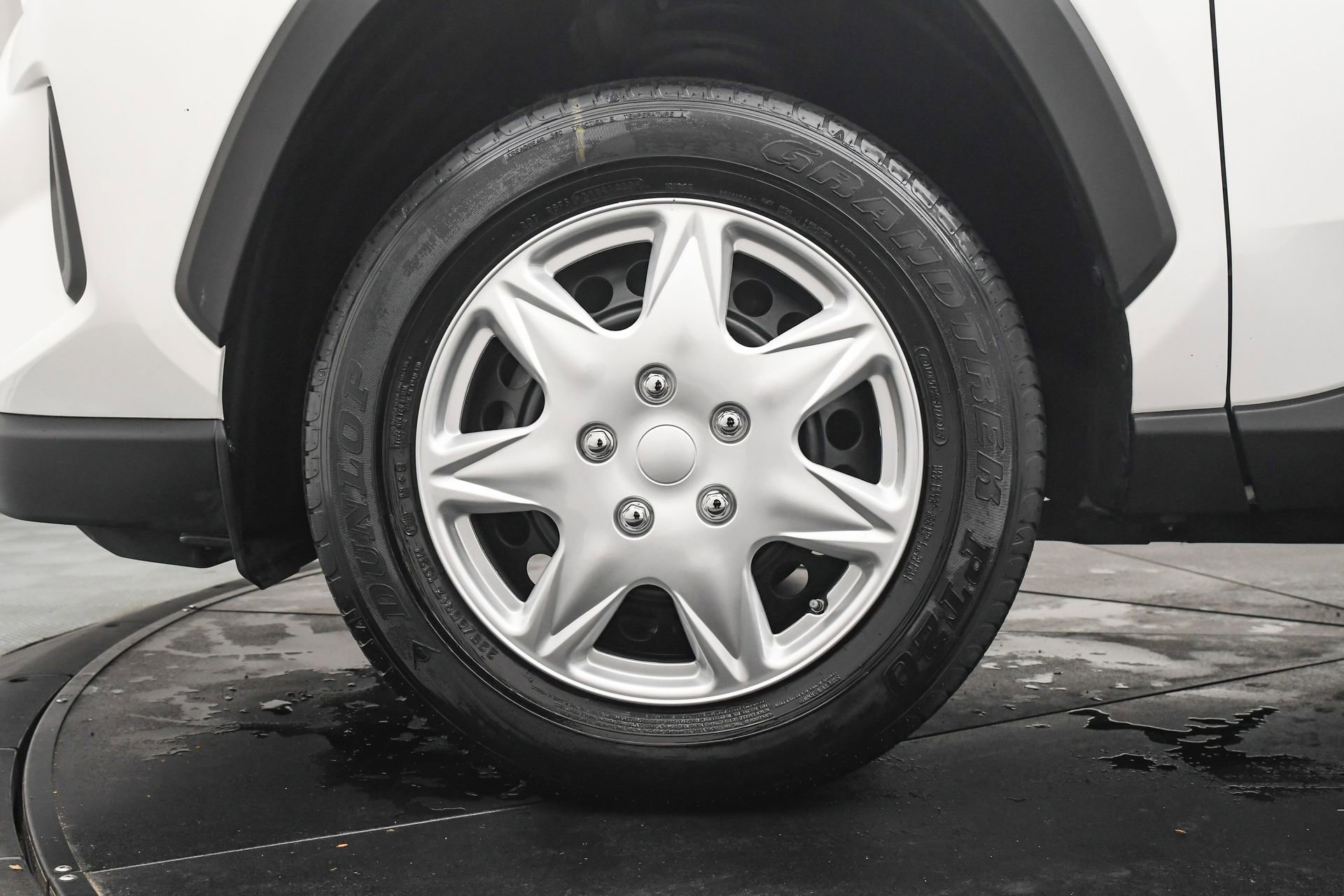 Used 2023 Toyota RAV4 LE AWD/4WD image 30