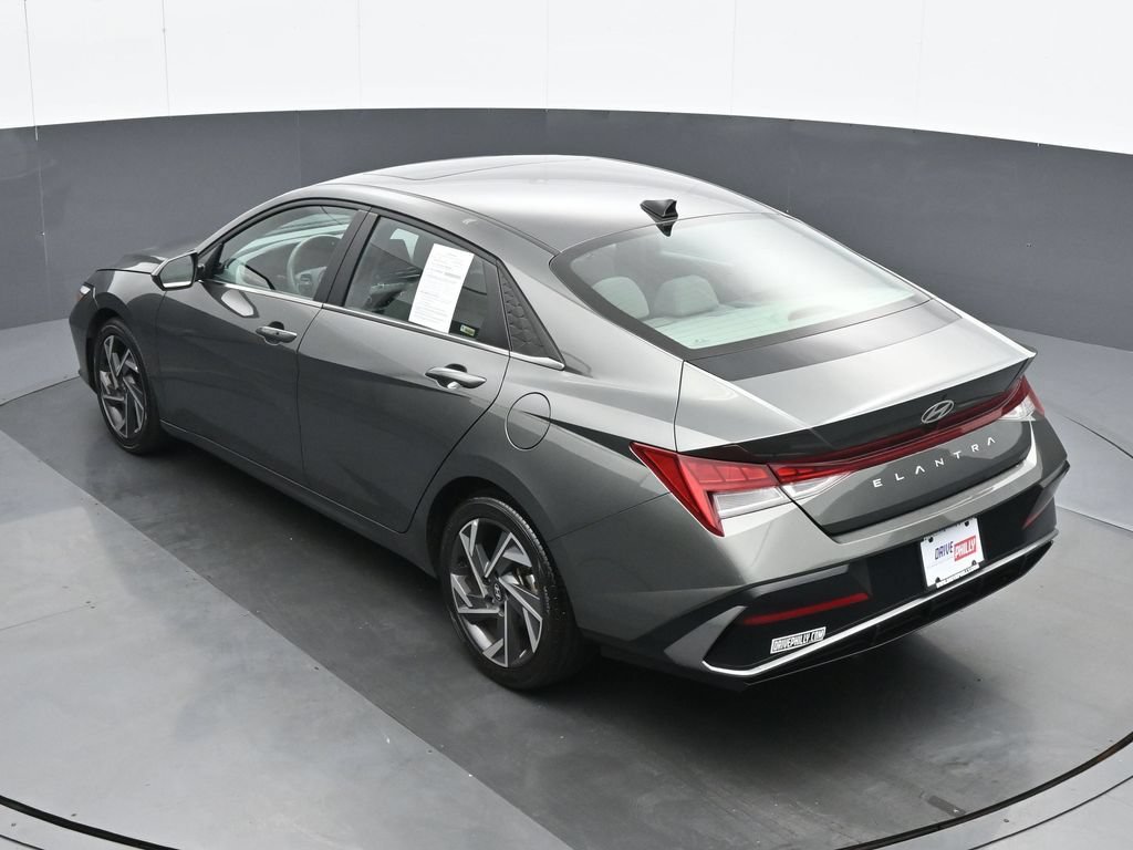Used 2025 Hyundai Elantra SEL FWD image 19