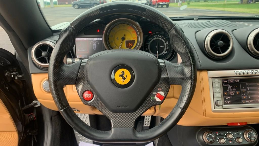 Used 2014 Ferrari California image 22