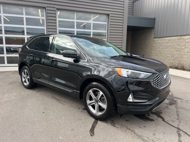 Used 2023 Ford Edge SEL w/ Convenience Package image 3