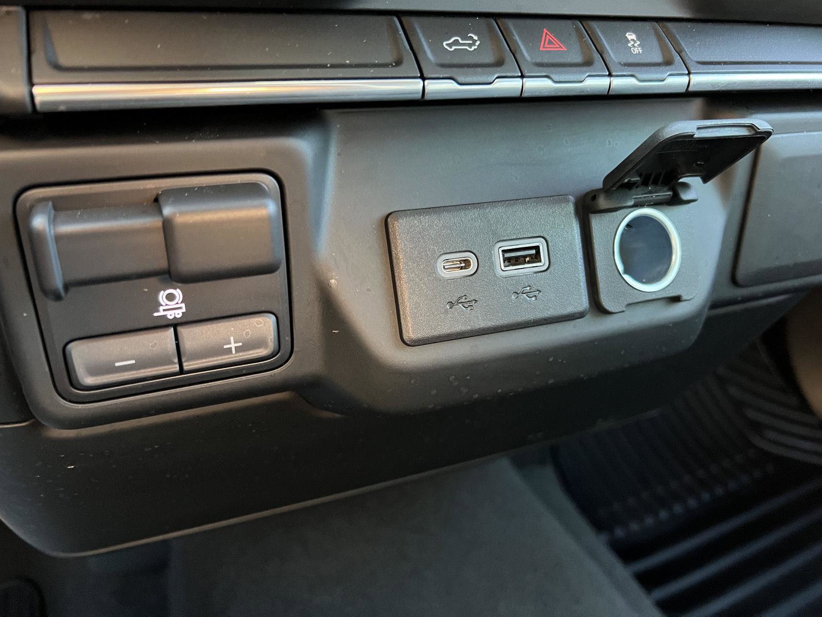 Used 2023 Chevrolet Silverado 2500 Custom w/ Custom Value Package image 31