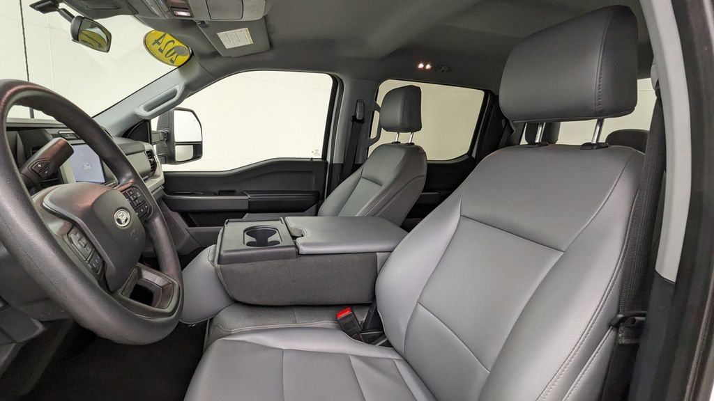 Used 2024 Ford F350 XLT image 2