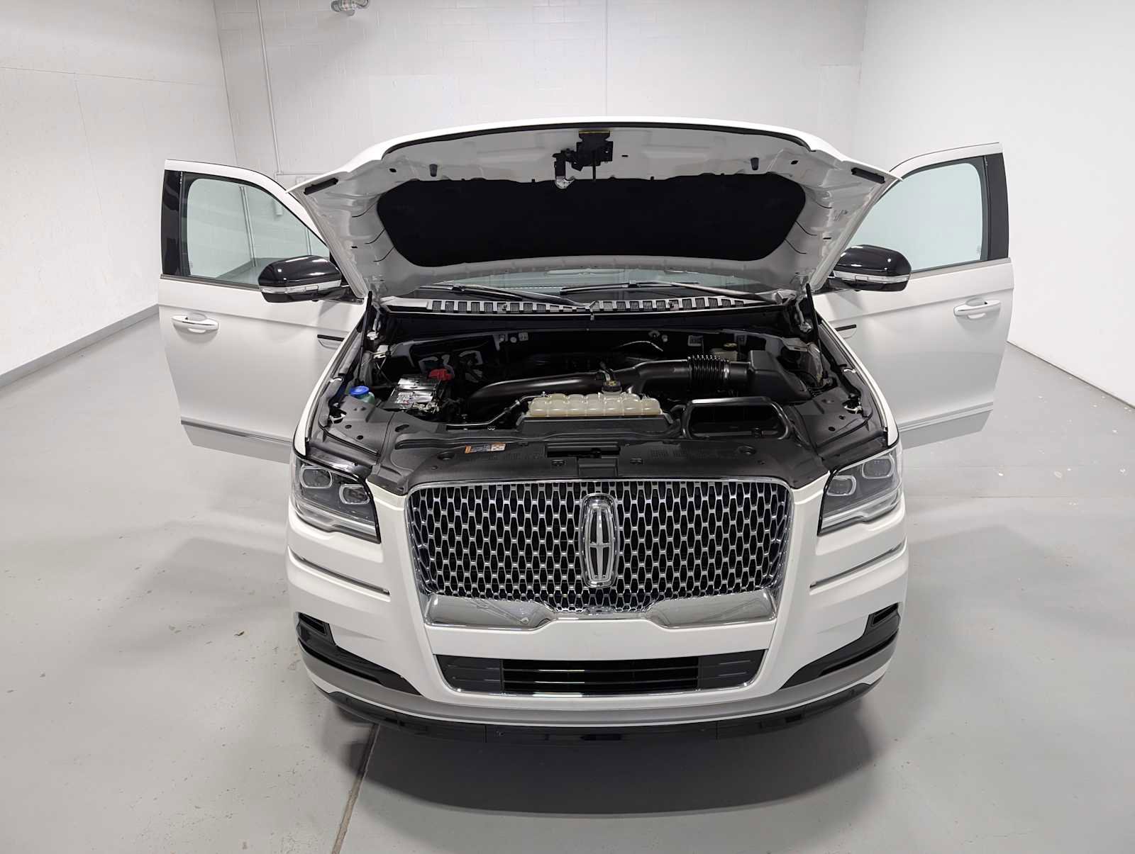 Certified 2023 Lincoln Navigator Reserve AWD/4WD image 14