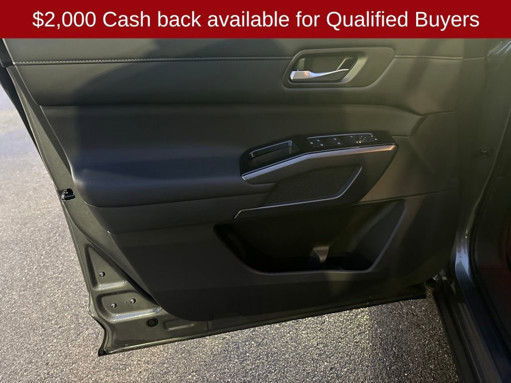 New 2026 Nissan Pathfinder SL image 11