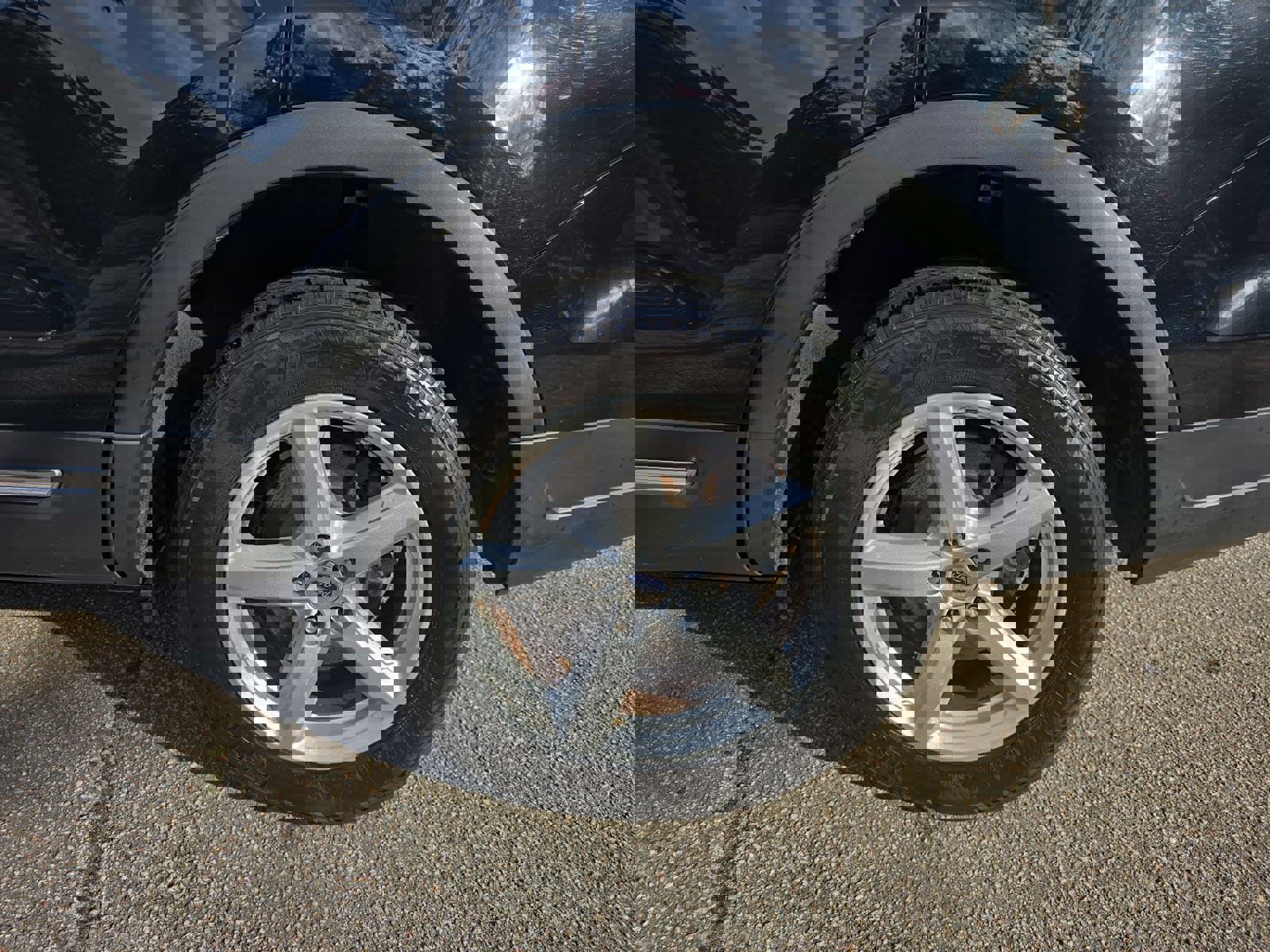 Used 2018 Ford Explorer XLT image 31