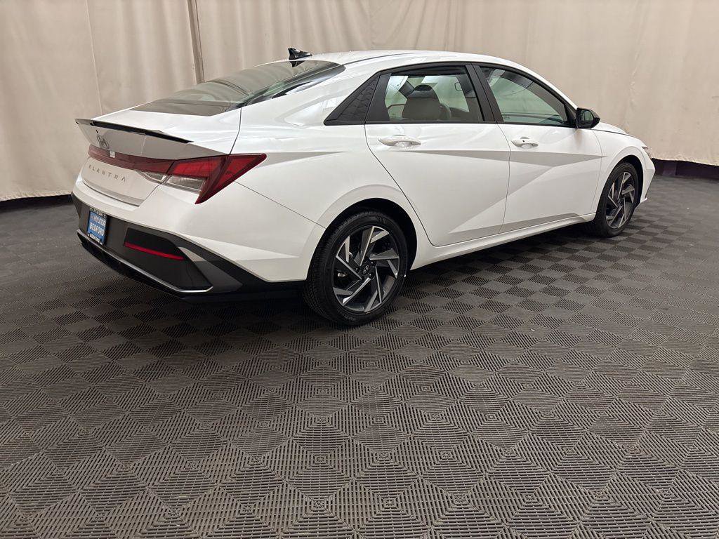New 2025 Hyundai Elantra Sport image 5