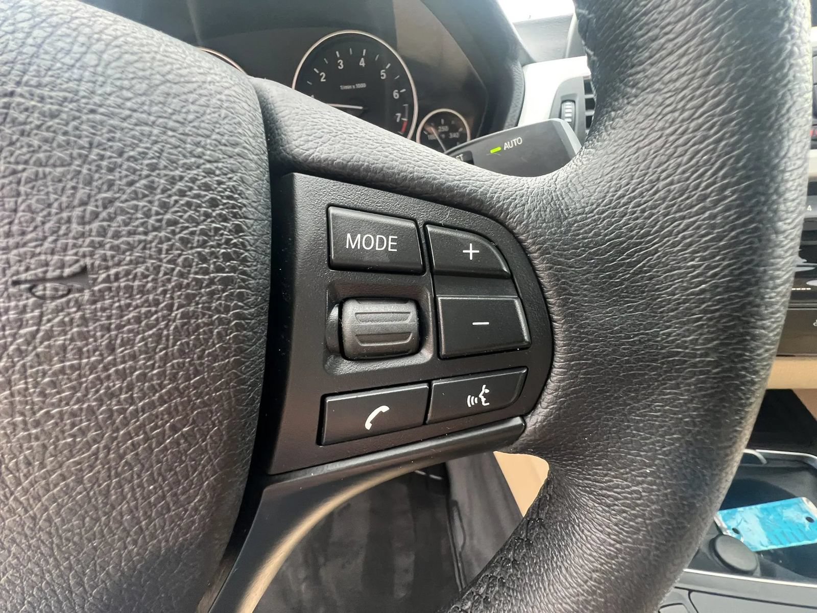 Used 2018 BMW 320i xDrive Sedan AWD/4WD image 25