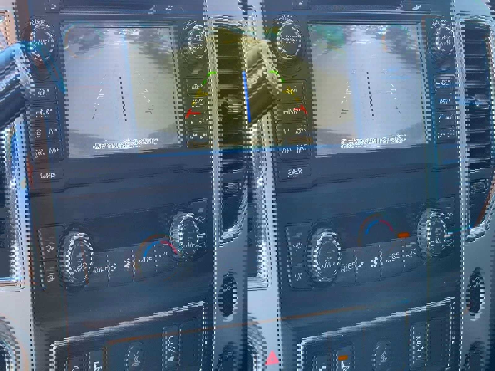 Used 2018 Nissan Titan SV w/ SV Convenience Package image 23