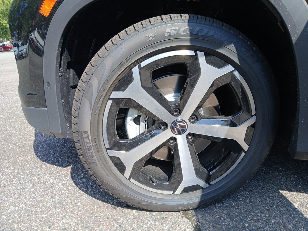 New 2025 Volkswagen Tiguan SE image 26