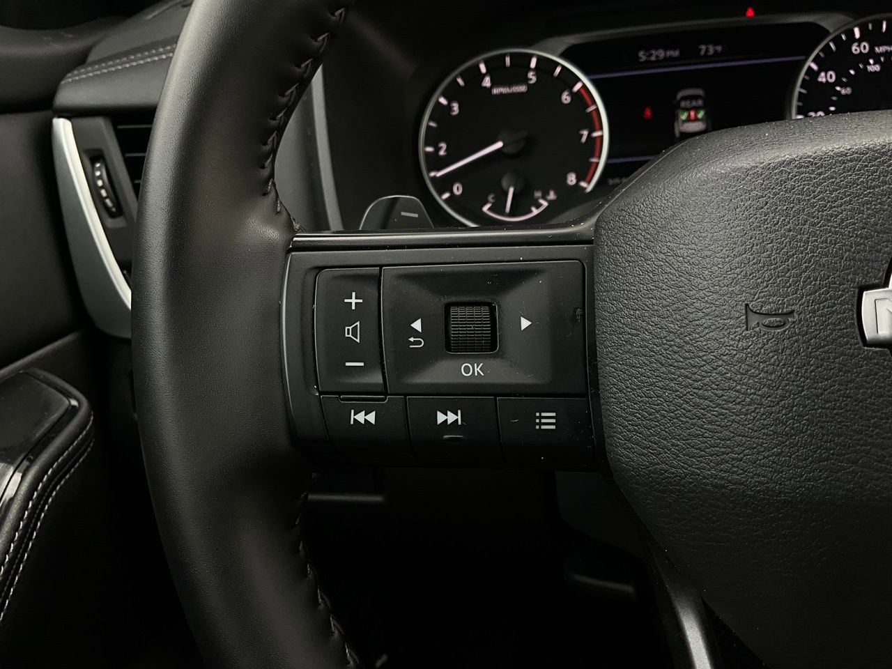 Used 2025 Nissan Rogue SV image 33