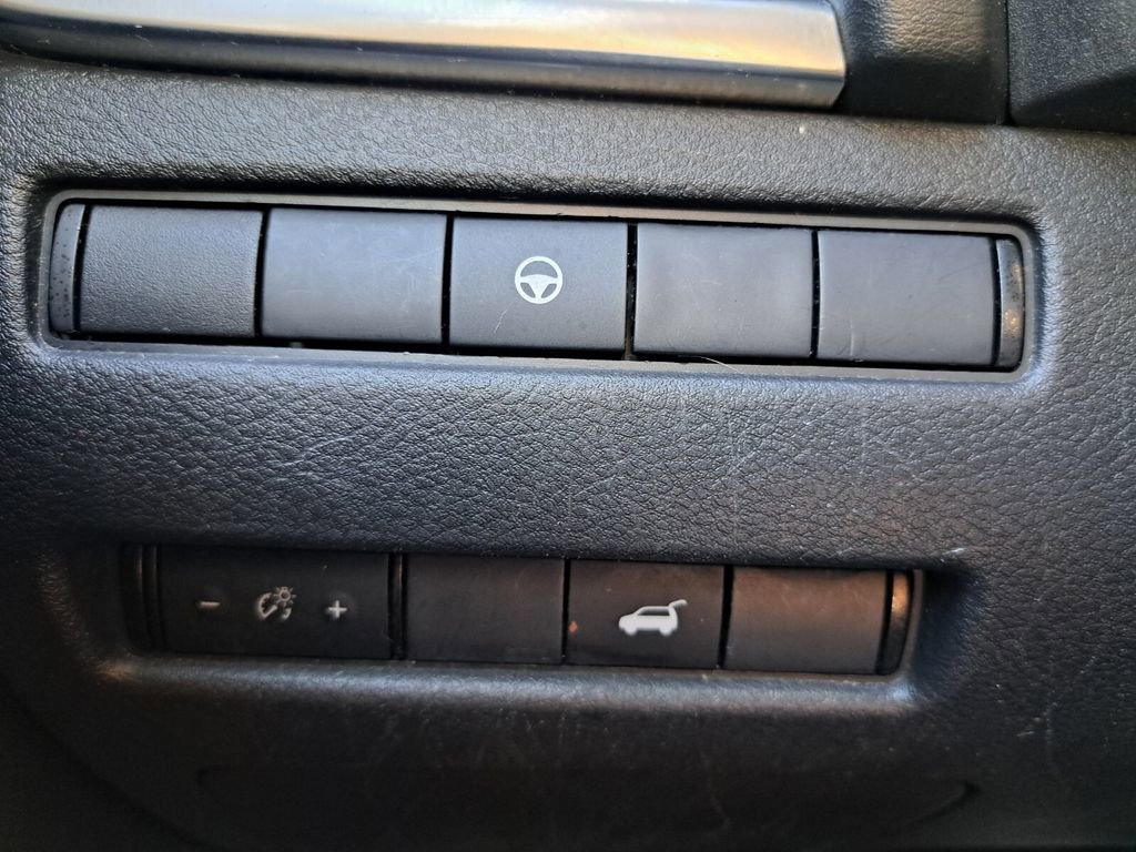 Used 2022 Nissan Rogue SV w/ SV Premium Package image 15