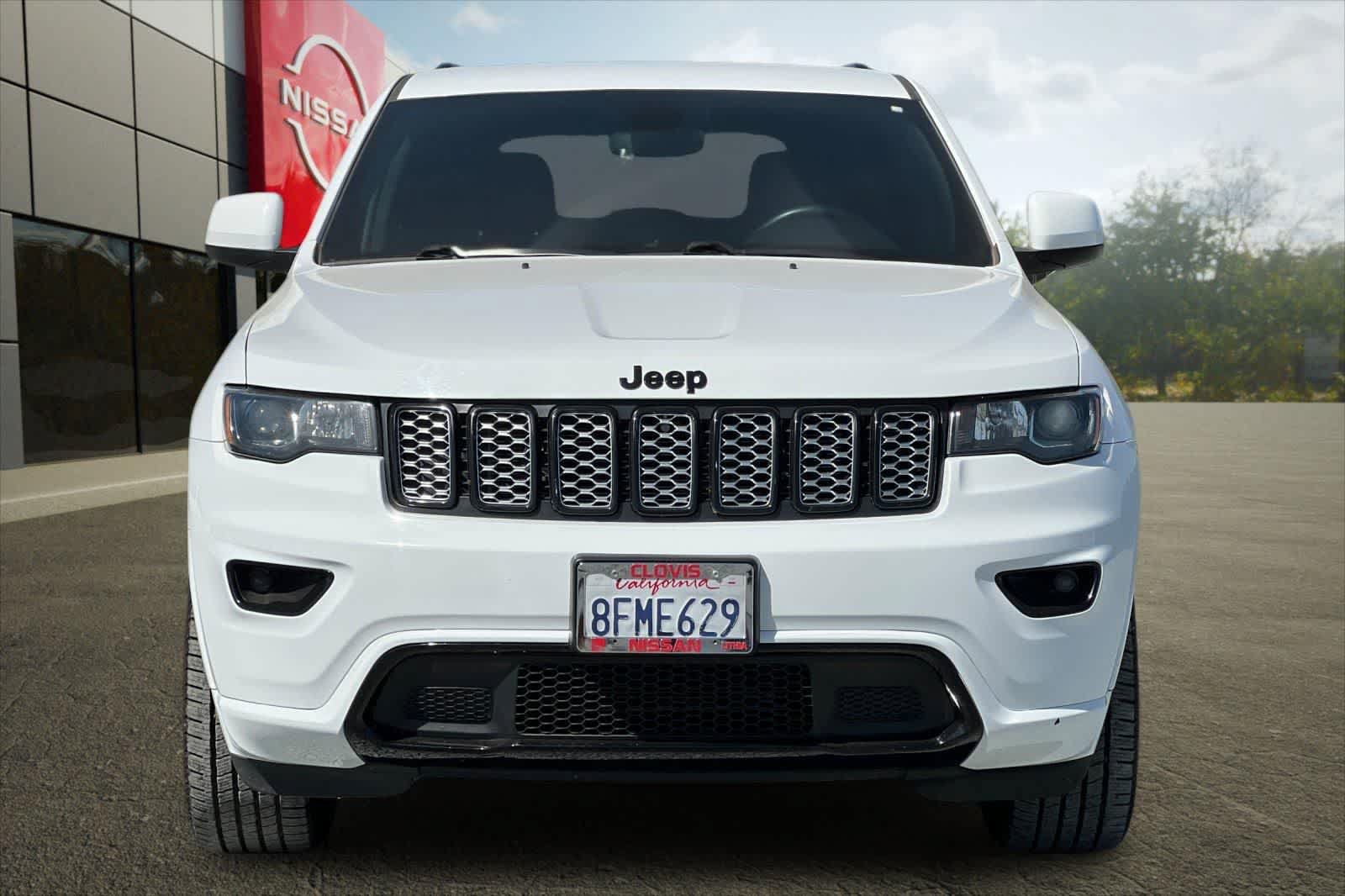 Used 2018 Jeep Grand Cherokee Altitude RWD image 11
