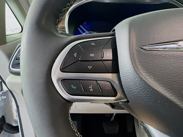 Used 2022 Chrysler Pacifica Limited image 17