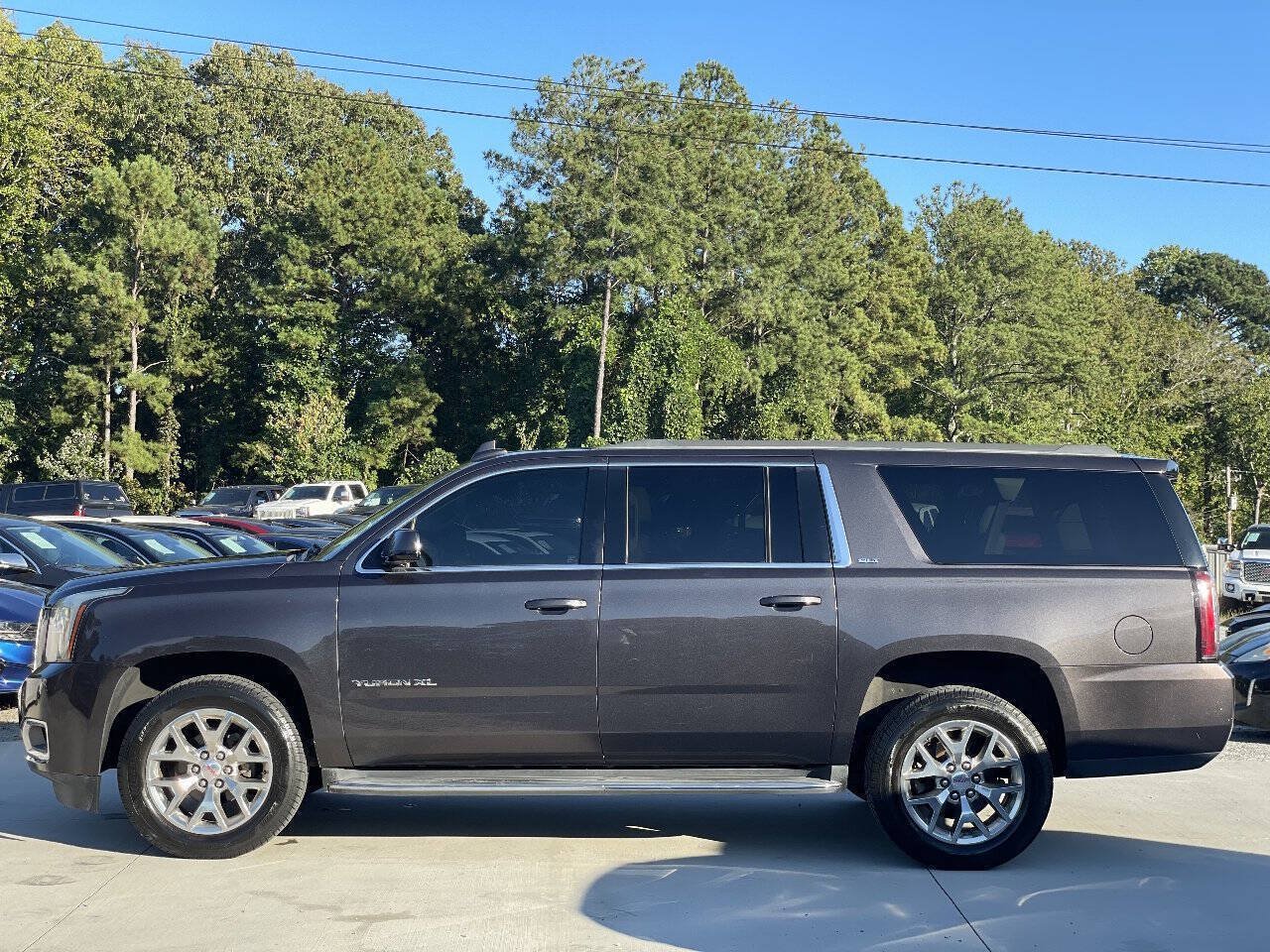 Used 2017 GMC Yukon XL SLT w/ Open Road Package RWD image 4