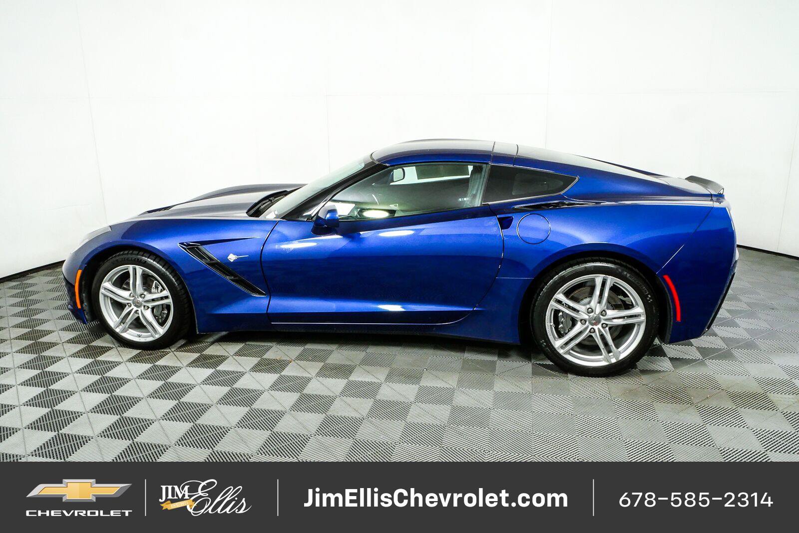 Used 2017 Chevrolet Corvette Stingray Coupe w/ 1LT RWD image 26