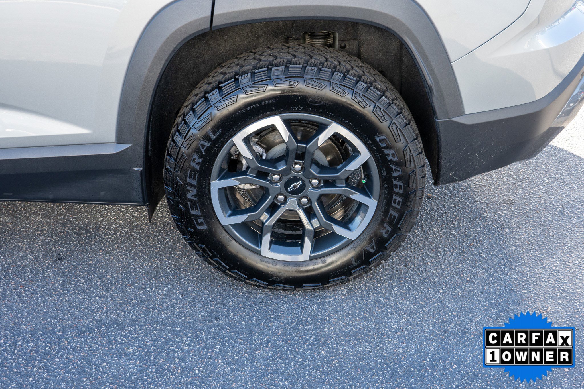 Certified 2025 Chevrolet Equinox ACTIV w/ Convenience Package III image 9