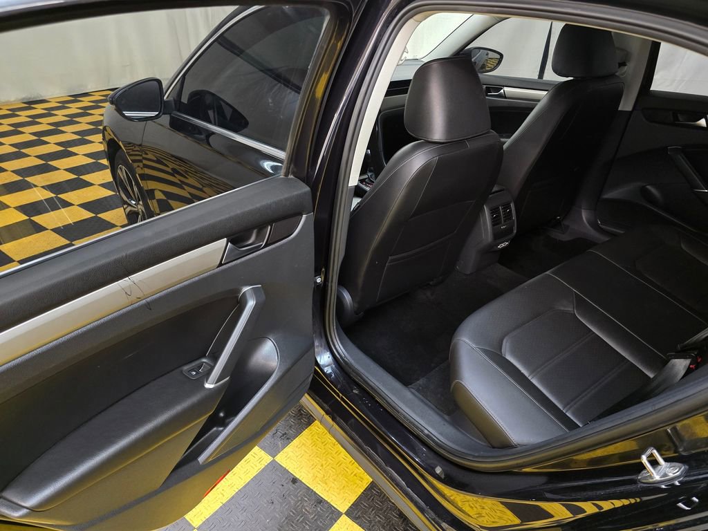 Used 2021 Volkswagen Passat 2.0T SE image 15