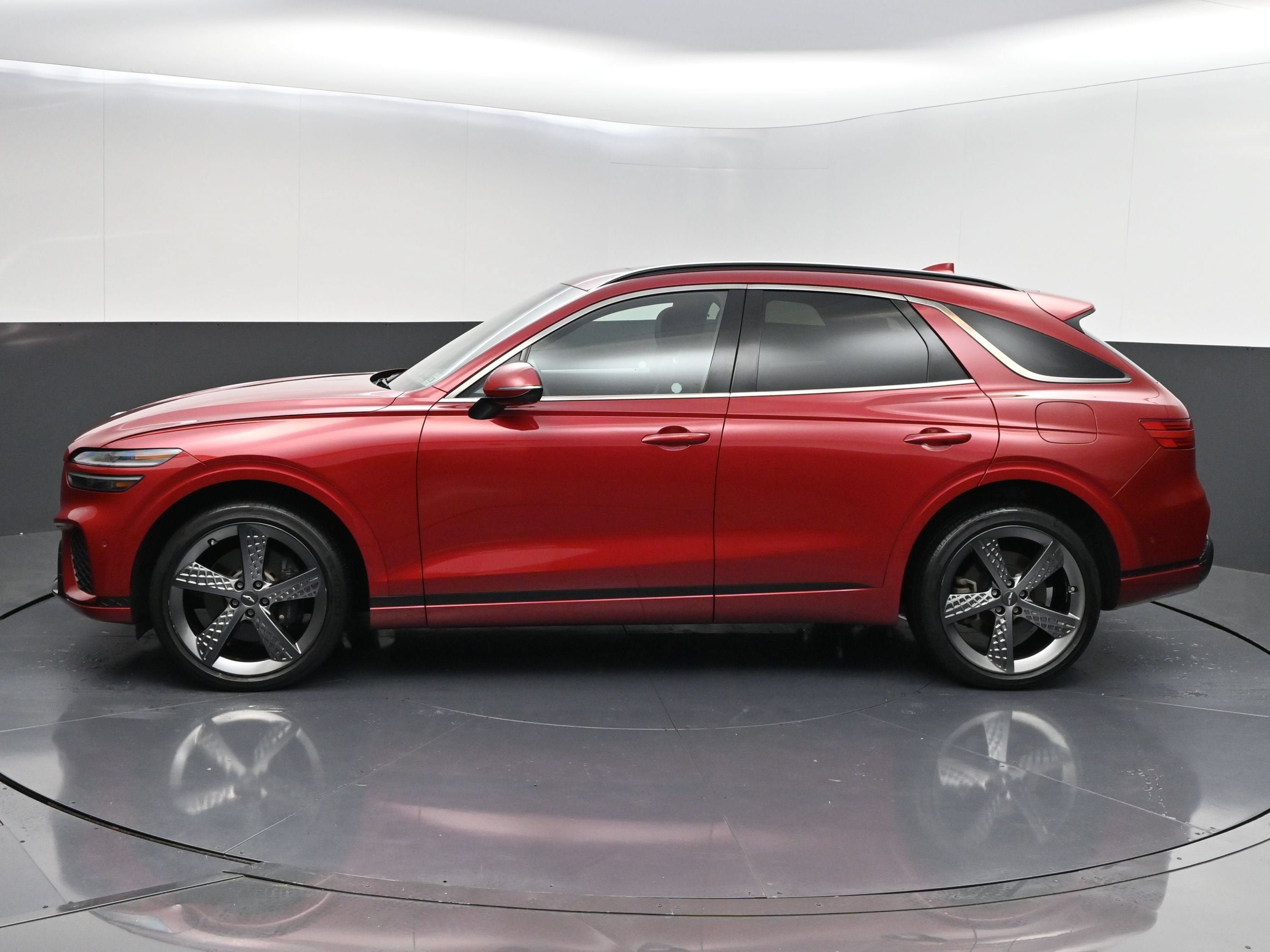 Used 2022 Genesis GV70 3.5T Sport w/ Sport Prestige Package AWD/4WD image 4