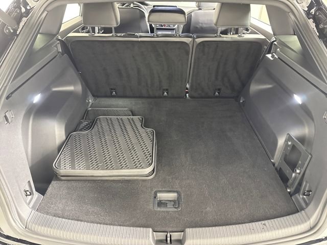 Used 2024 Volkswagen Atlas Cross Sport SE image 19