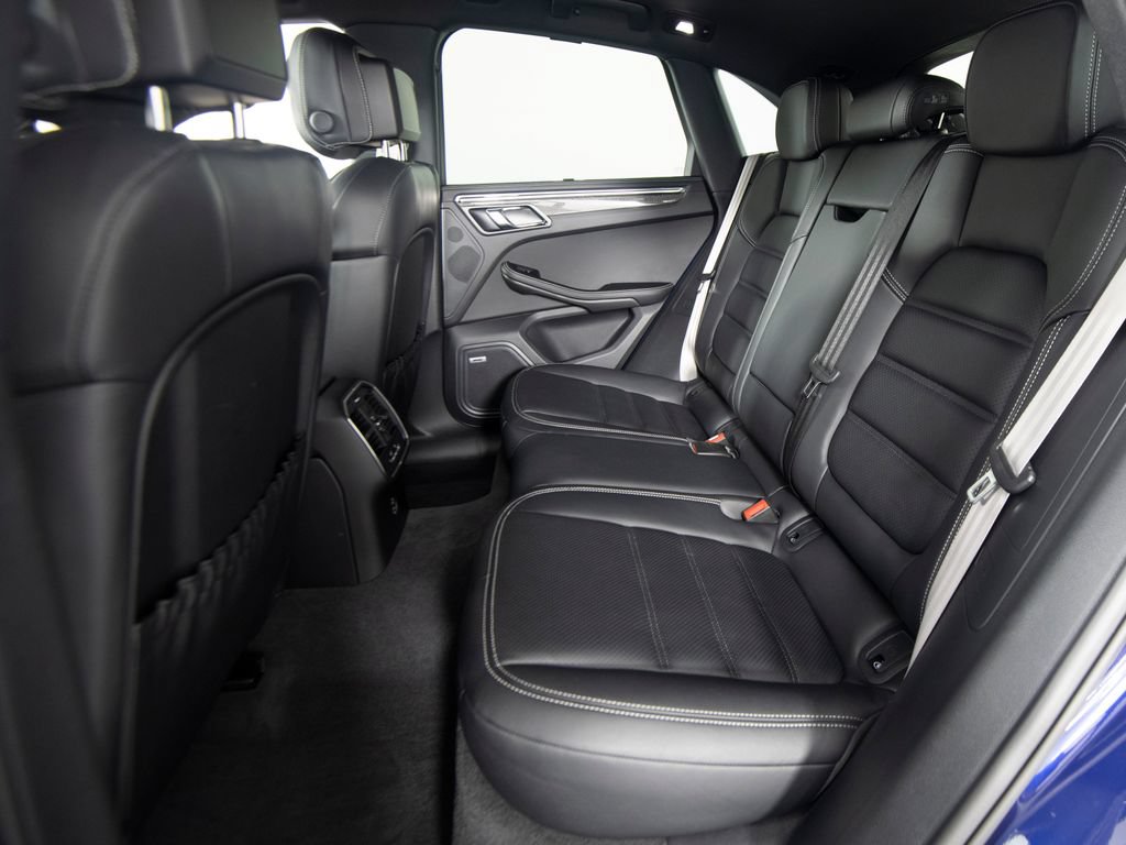 Certified 2025 Porsche Macan GTS AWD/4WD image 37